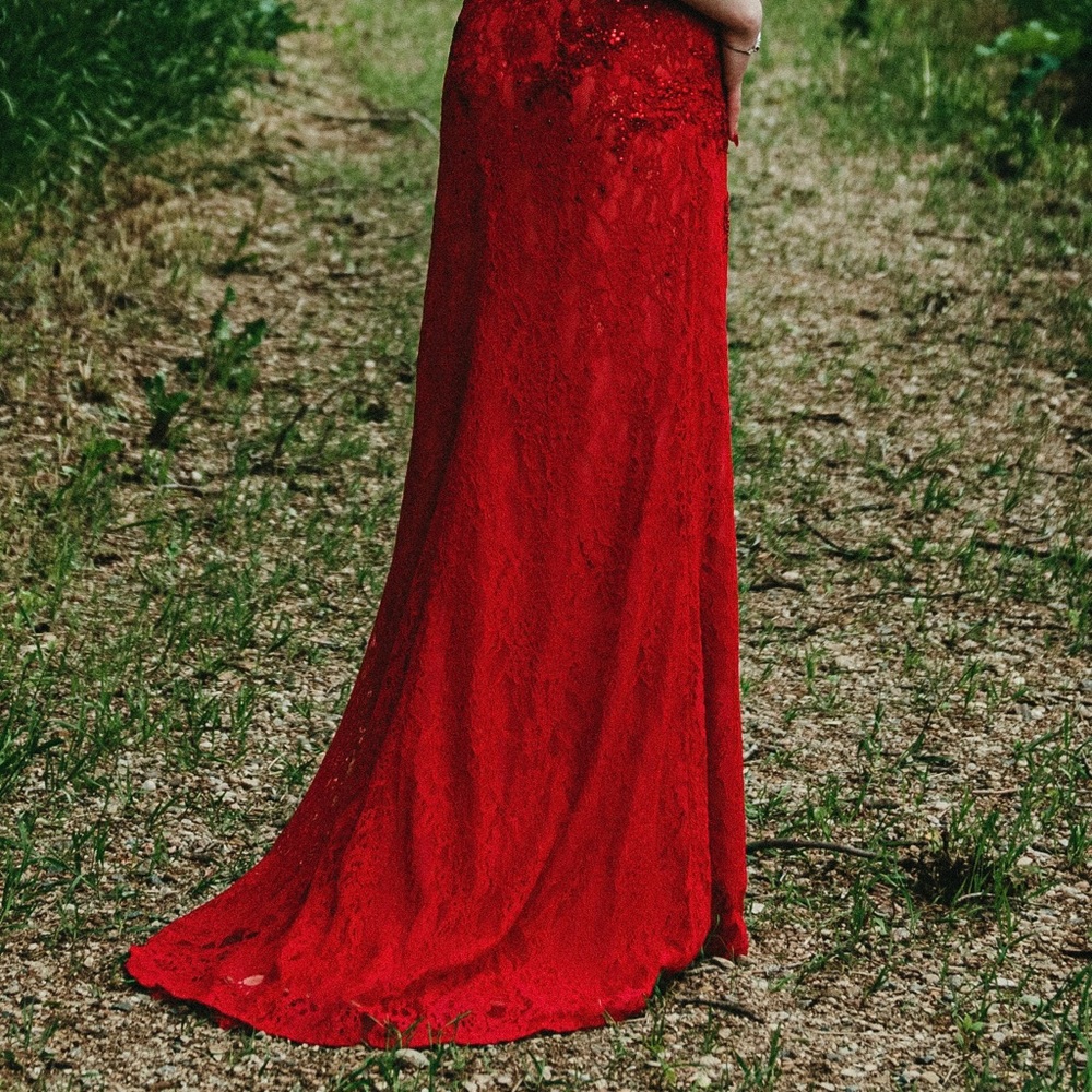 Red Prom/Grad dress - Picture 2 of 5